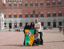 Marco, Ilaria, Isabel e Roberto in Piazza del Campo a Siena
